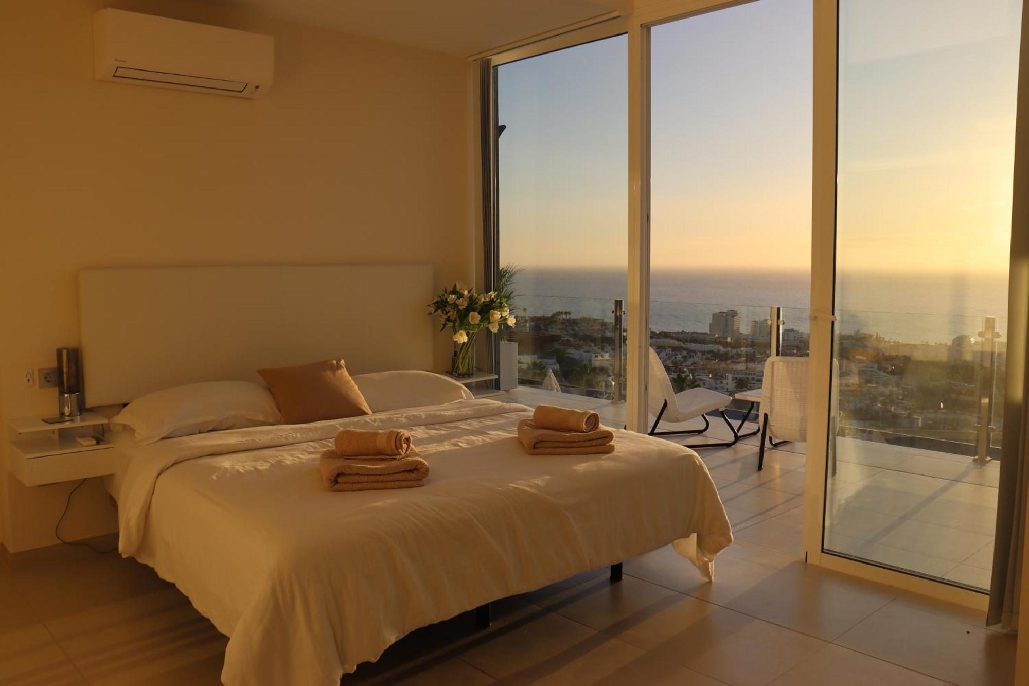 Azure Sky Villa - Panoramic Ocean View, Luxury, San Eugenio アデヘ エクステリア 写真
